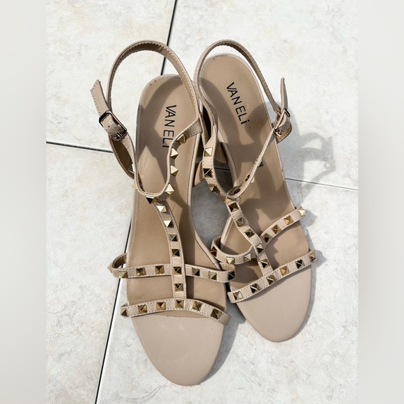 Vaneli studded tan strappy block heels size 10
Narrow - Picture 2 of 6